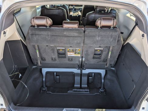 Used 2022 Toyota Sienna Platinum image 14