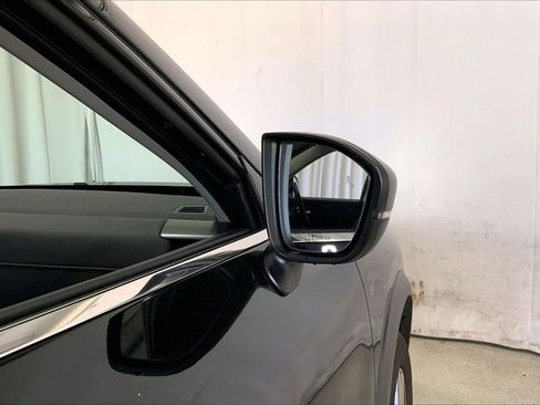 Used 2025 Nissan Pathfinder SL FWD image 11