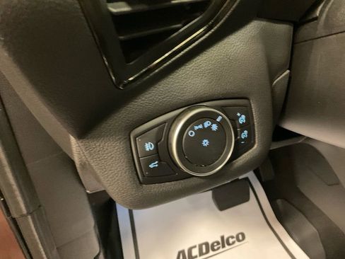 Used 2018 Ford Escape Titanium w/ Ford Safe & Smart Package image 20