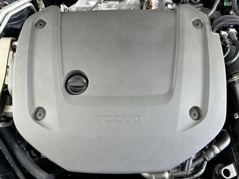 Used 2025 Volvo V90 B6 Cross Country Ultra w/ Protection Package Premier image 32