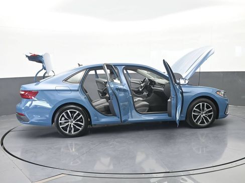 Used 2025 Volkswagen Jetta SE FWD image 69