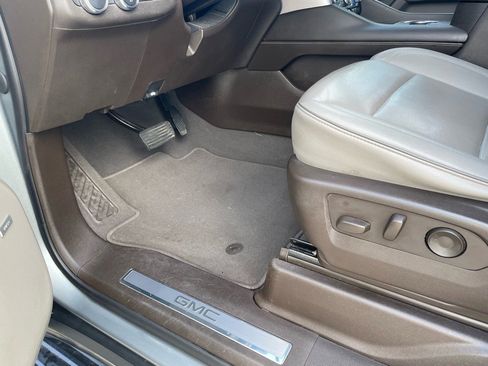 Used 2023 GMC Yukon XL SLT image 14