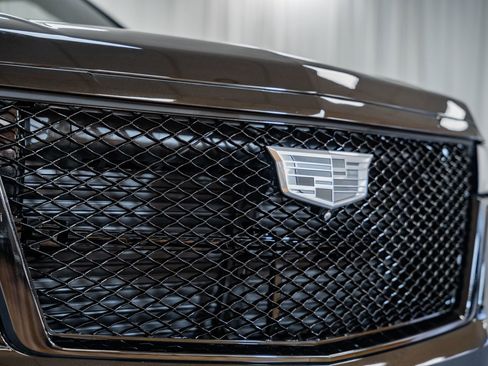 Used 2022 Cadillac Escalade ESV Sport Platinum w/ LPO, ONYX Package image 7