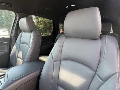 Used 2023 Buick Enclave Essence image 13