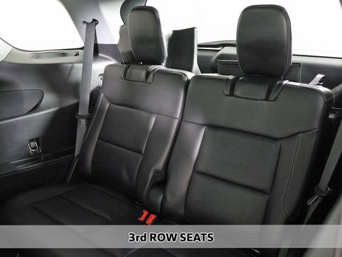 Used 2022 Ford Explorer XLT w/ Equipment Group 202A image 6