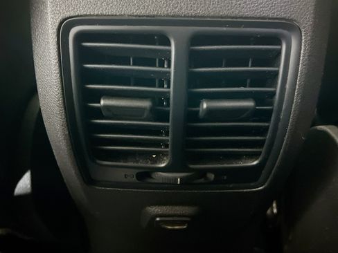 Used 2019 Ford Escape SE FWD image 17