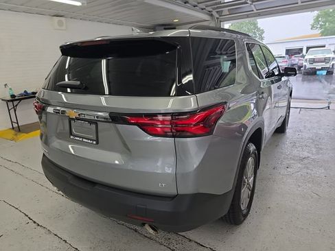 Used 2023 Chevrolet Traverse LT FWD image 5