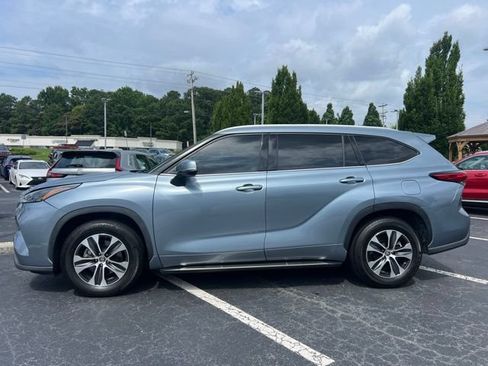Used 2022 Toyota Highlander XLE FWD image 9