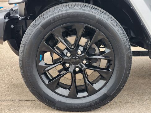 Used 2023 Jeep Wrangler Sahara image 11