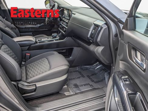 Used 2022 Nissan Pathfinder SV AWD/4WD image 14