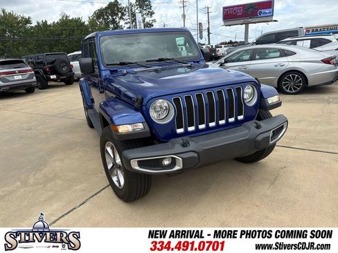 Used 2018 Jeep Wrangler Unlimited Sahara AWD/4WD image 2
