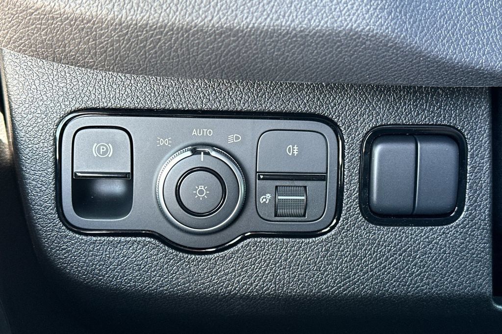 Used 2025 Mercedes-Benz Sprinter 2500 image 22