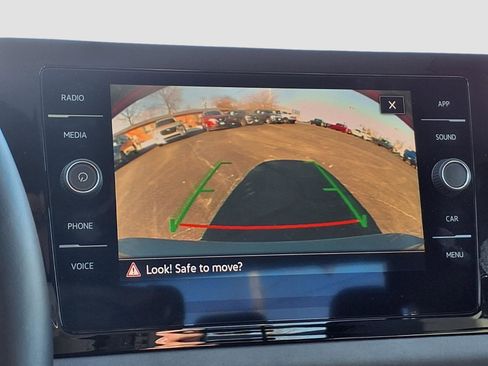 Used 2025 Volkswagen Jetta SE image 7