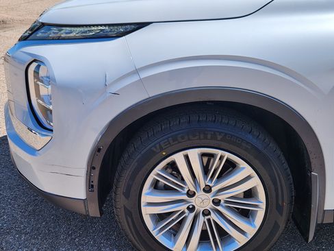 Used 2023 Mitsubishi Outlander ES FWD image 6