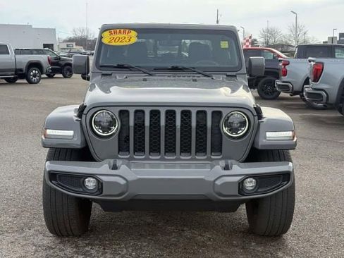 Used 2023 Jeep Gladiator Overland image 3