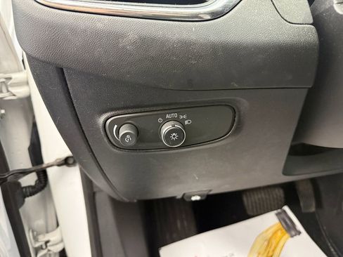 Used 2019 Chevrolet Equinox LS w/ LS Convenience Package image 27