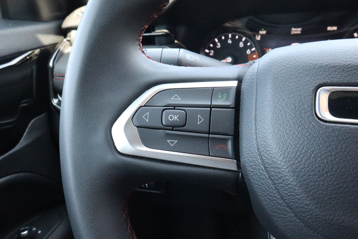 Used 2025 Jeep Compass Trailhawk AWD/4WD image 26