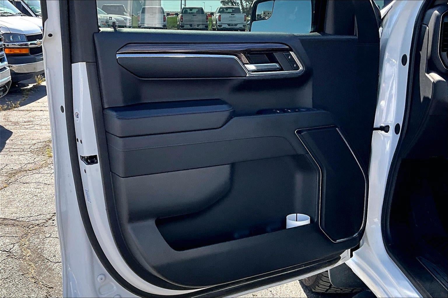 Used 2024 Chevrolet Silverado 1500 LT AWD/4WD image 25