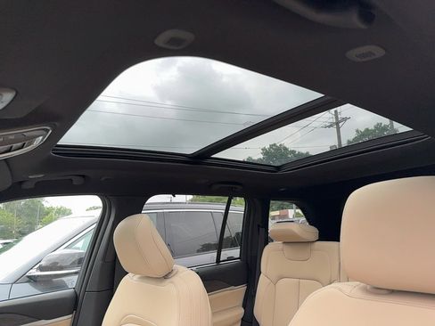 New 2025 Jeep Grand Cherokee Limited w/ Luxury Tech Group II image 8