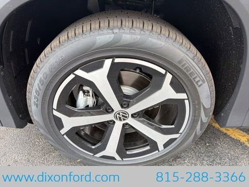 New 2026 Volkswagen Tiguan SE image 29