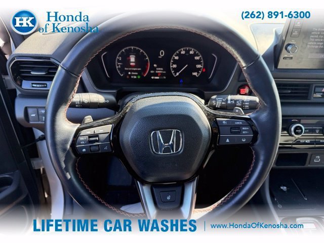 Used 2025 Honda Pilot TrailSport image 9
