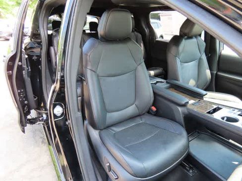 Used 2025 Toyota Sienna Platinum AWD/4WD image 20