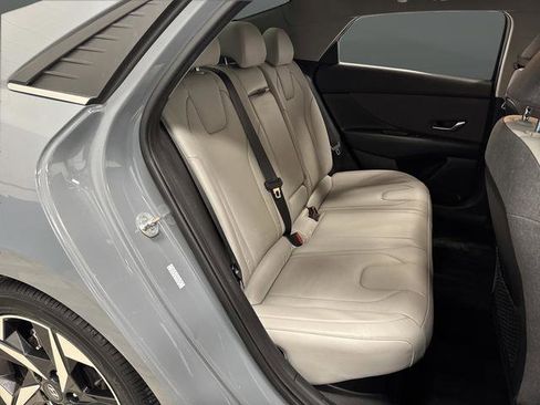 Used 2023 Hyundai Elantra Limited image 31