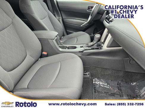 Used 2025 Toyota Corolla Cross LE image 11