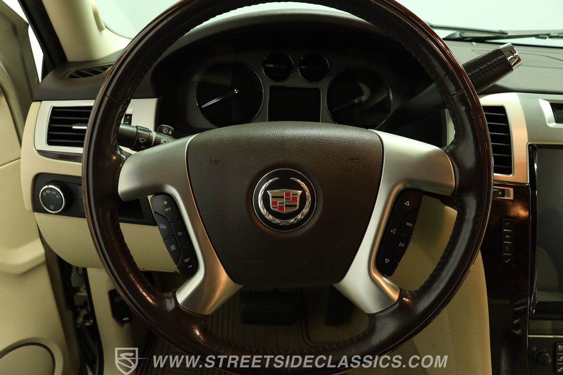 Used 2007 Cadillac Escalade EXT w/ Information Package AWD/4WD image 37