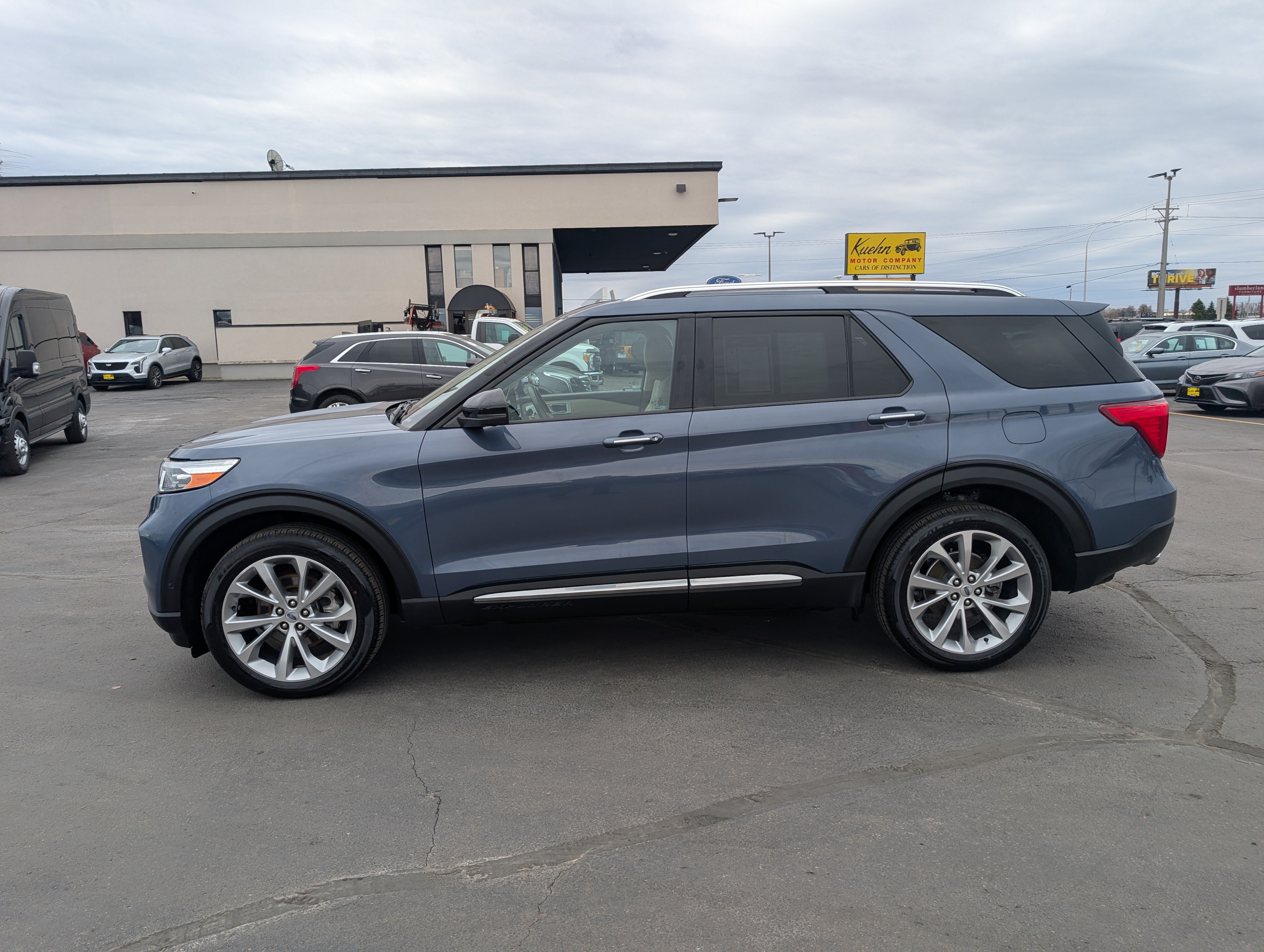 Used 2021 Ford Explorer Platinum w/ Equipment Group 601A AWD/4WD image 5