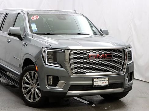 Used 2023 GMC Yukon XL Denali image 2