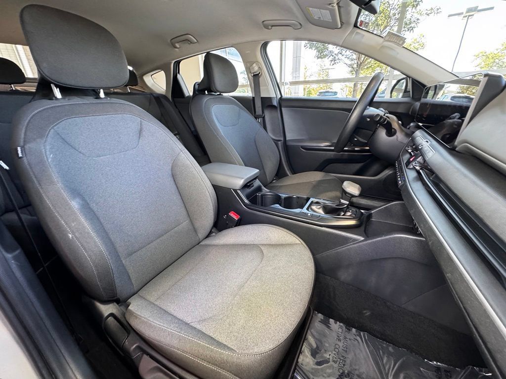 Used 2025 Kia K4 FWD image 41