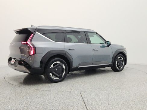 Used 2024 Kia EV9 Land AWD/4WD image 5