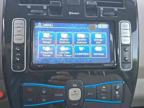 Used 2011 Nissan Leaf SL w/ Recycling/Organizational Pkg FWD image 15