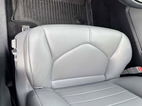 Certified 2022 Toyota Highlander XLE image 9