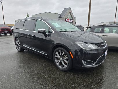 Used 2017 Chrysler Pacifica Limited w/ UConnect Theater Package