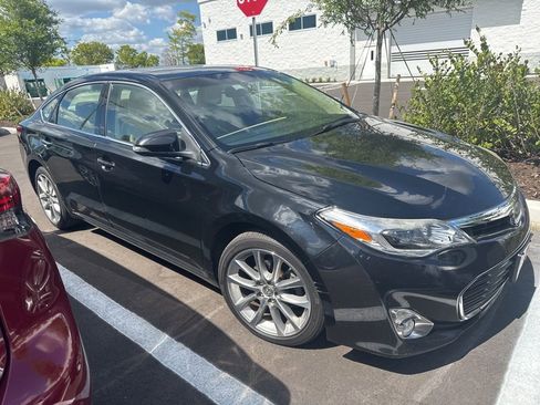 Used 2014 Toyota Avalon Limited w/ Technology Package image 3