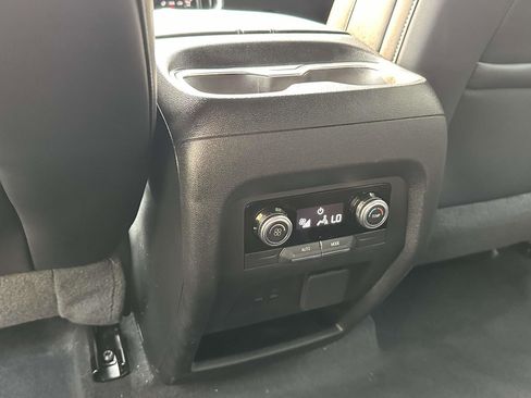 Used 2024 GMC Acadia Elevation image 27