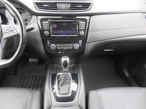 Used 2018 Nissan Rogue SL w/ Premium Package AWD/4WD image 16