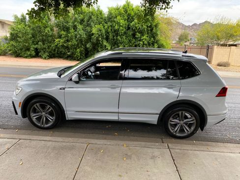 Used 2018 Volkswagen Tiguan SEL w/ R-Line Package image 17