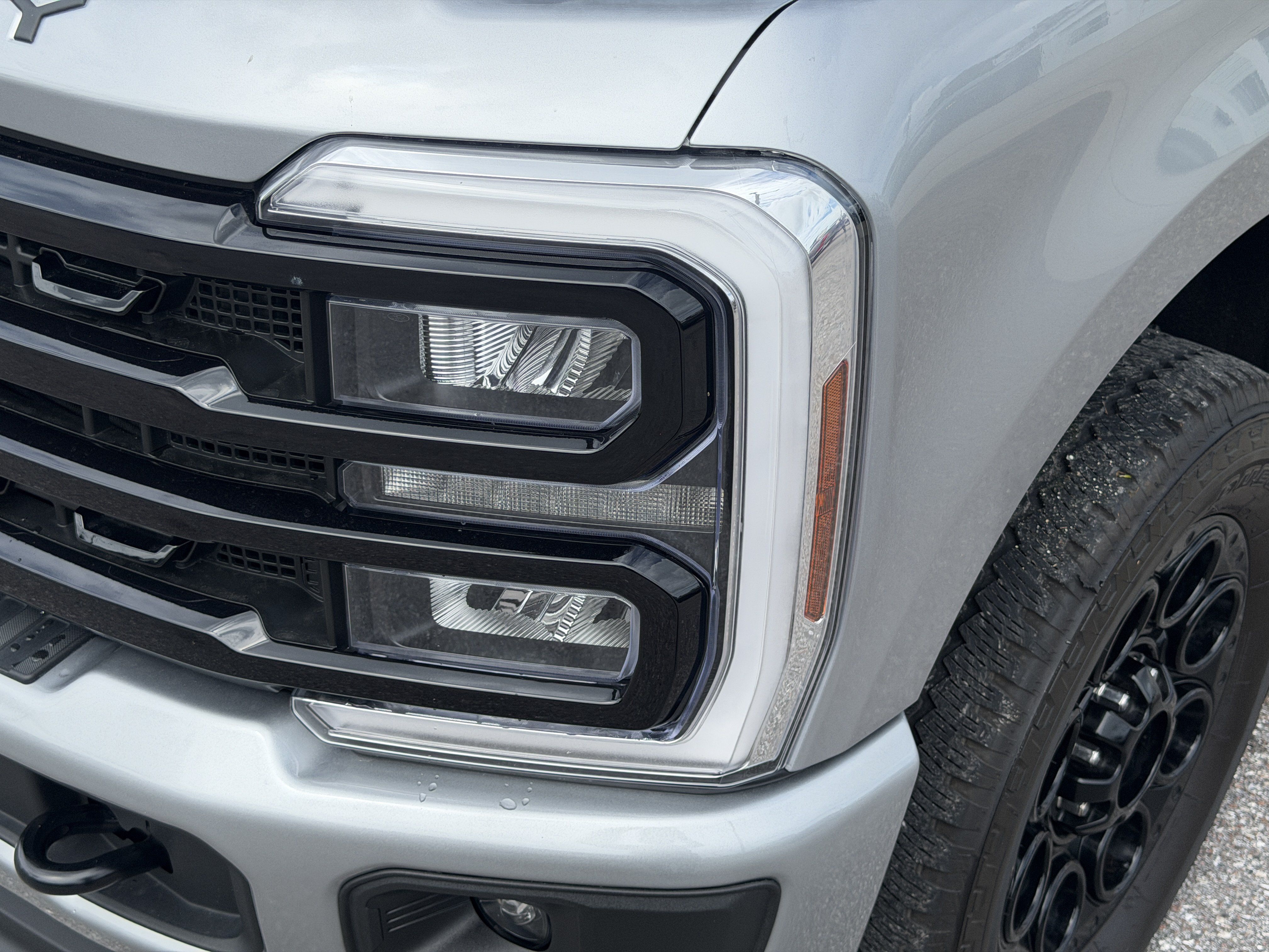Used 2024 Ford F350 Lariat w/ Black Appearance Package AWD/4WD image 9