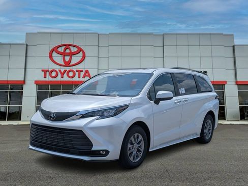 New 2026 Toyota Sienna XLE FWD image 1