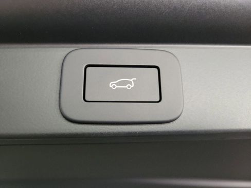 New 2025 Land Rover Range Rover SE image 32