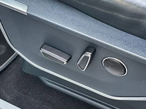 Used 2023 Ford F150 Limited image 11