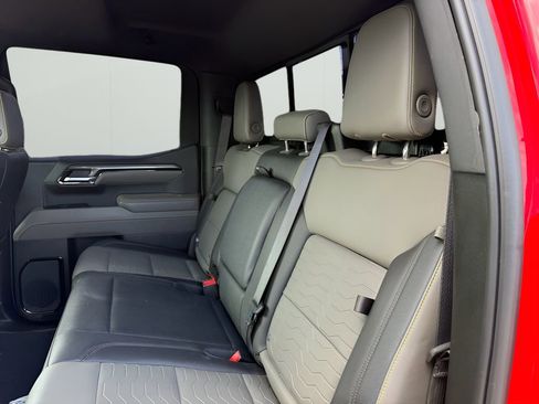 Used 2022 Chevrolet Silverado 1500 ZR2 w/ Technology Package AWD/4WD image 10