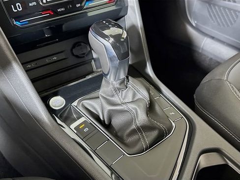 New 2026 Volkswagen Taos SE image 10