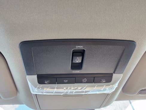 Used 2025 Nissan Sentra SV w/ SV Premium Package FWD image 32