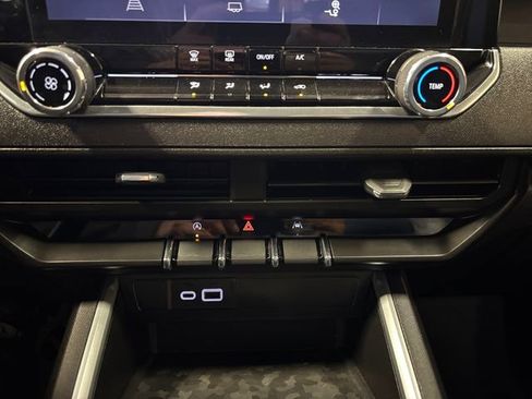 Used 2024 Chevrolet Colorado Trail Boss image 22