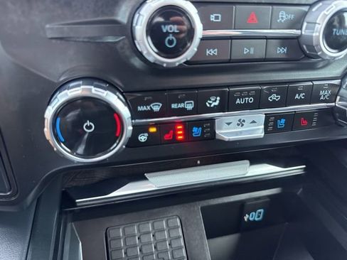 Used 2025 Ford F250 Platinum w/ Tremor Off-Road Package image 5