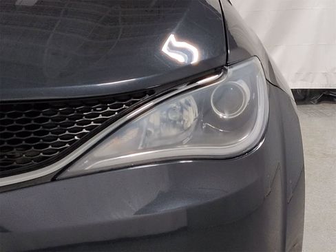 Certified 2020 Chrysler Pacifica Limited image 11